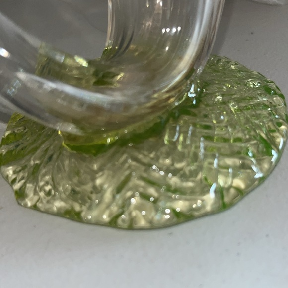 Elegant Clear Glass Horn Vase with vaseline uranium glass - Picture 12 of 12